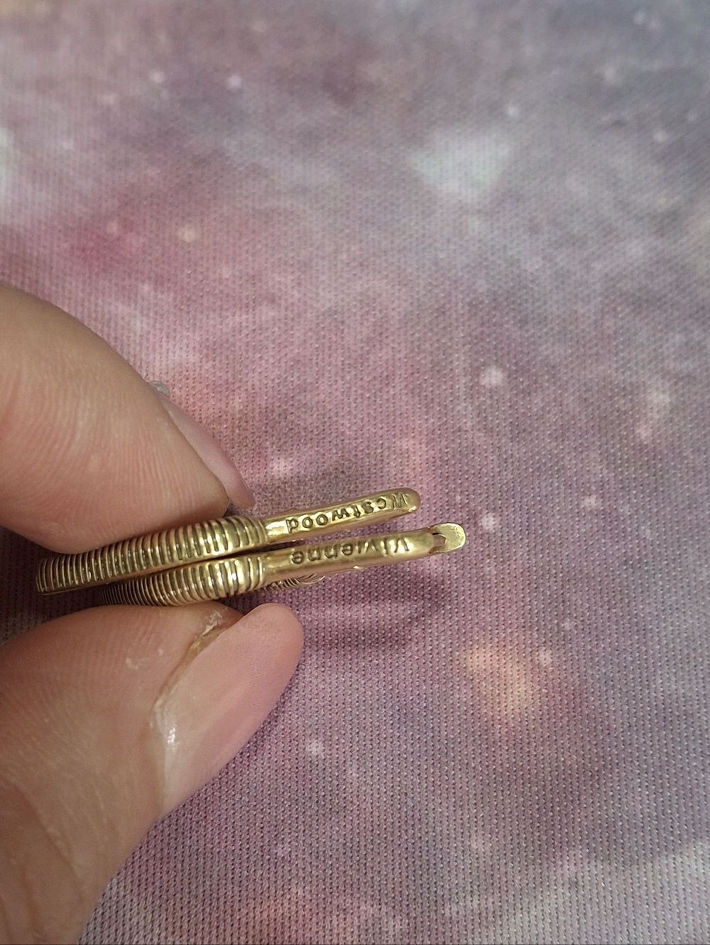 Vivienne Westwood Gold Heart Huggie Earrings - Picture 6 of 7